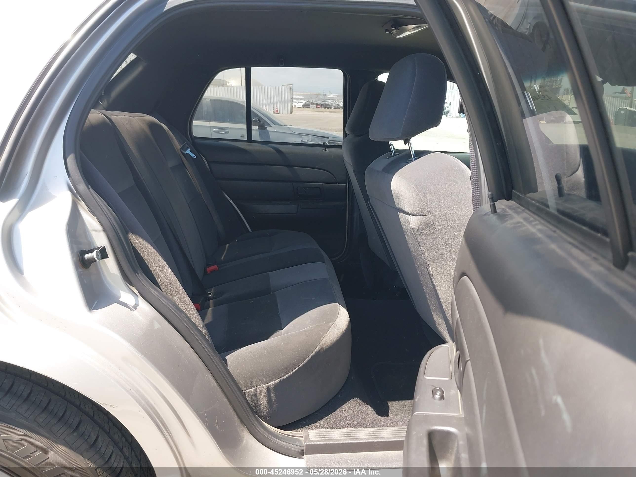 2007 Ford Crown Victoria Police/police Interceptor Silver vin: 2FAHP71W97X159899