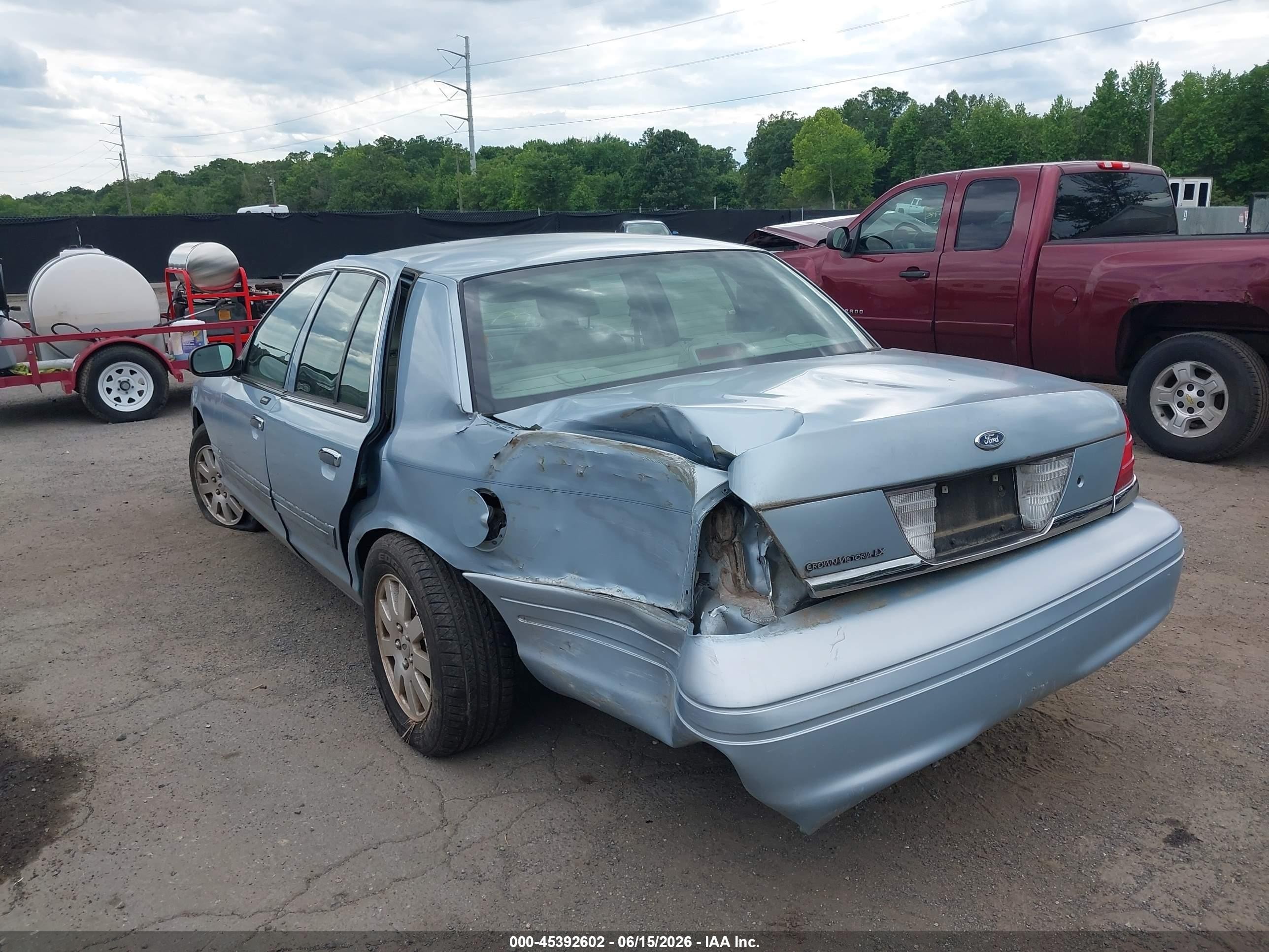 2007 Ford Crown Victoria Lx Blue vin: 2FAHP74V77X115581