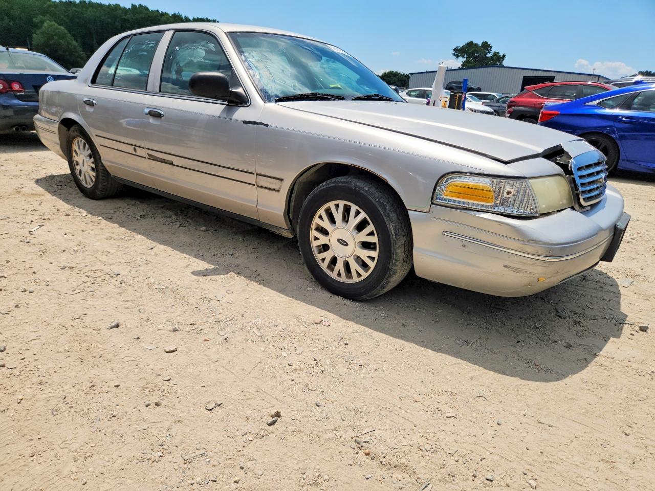 2004 Ford Crown Victoria Lx Silver vin: 2FAHP74W04X142660
