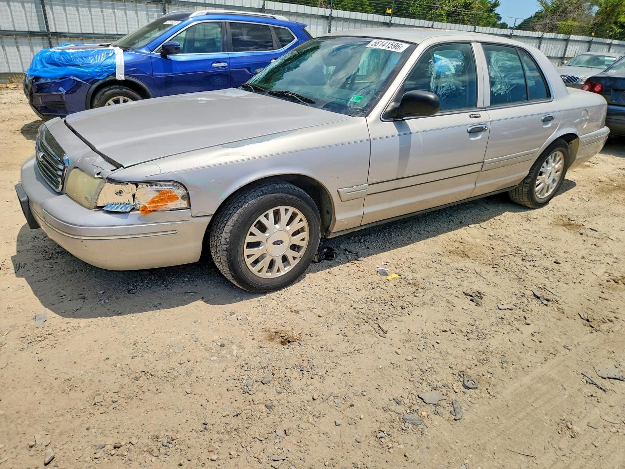 2004 Ford Crown Victoria Lx Silver vin: 2FAHP74W04X142660