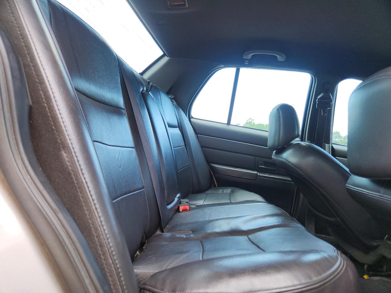 2004 Ford Crown Victoria Lx Silver vin: 2FAHP74W04X142660