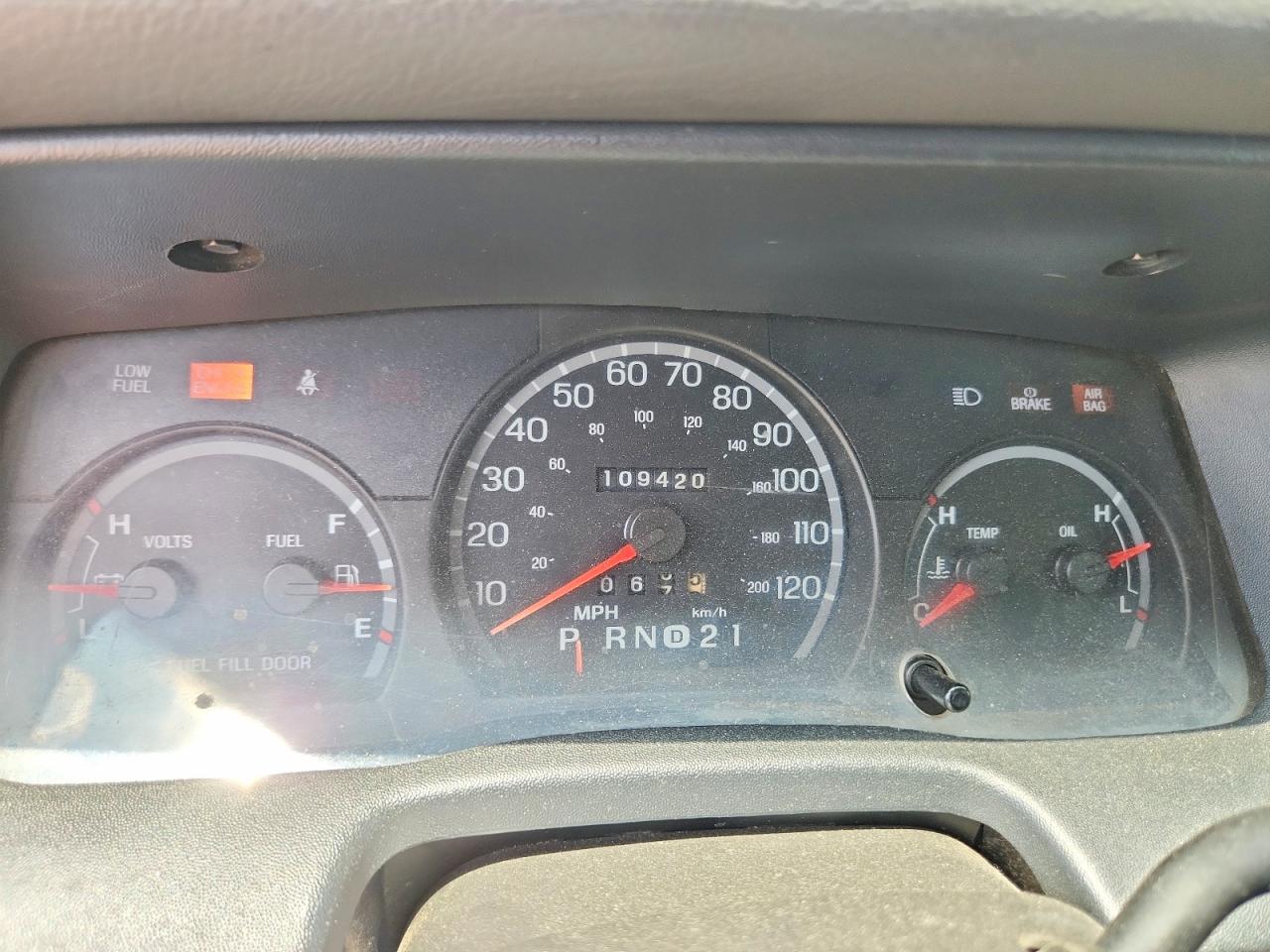 2004 Ford Crown Victoria Lx Silver vin: 2FAHP74W04X142660