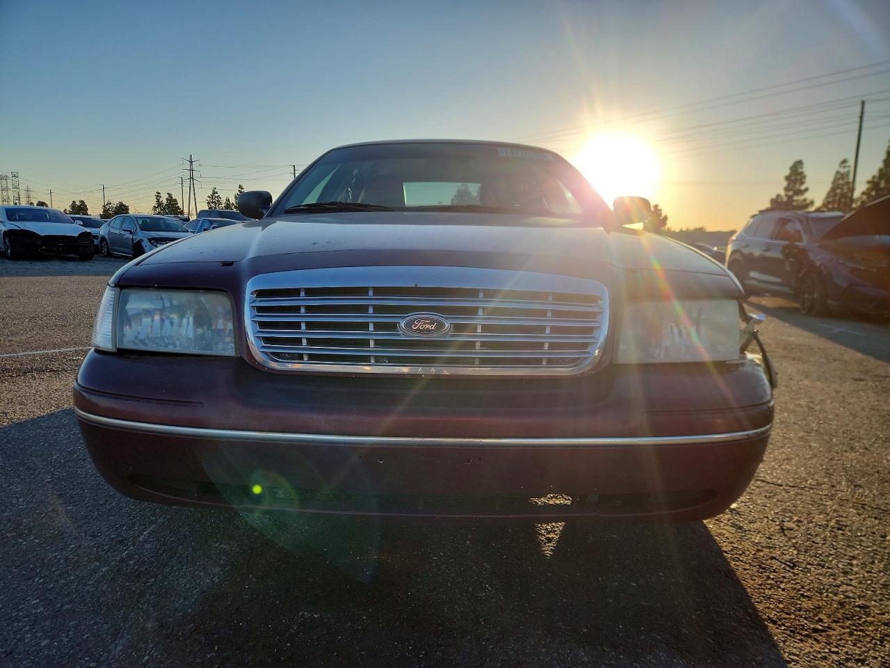 2004 Ford Crown Victoria Lx Burgundy vin: 2FAHP74W34X152602