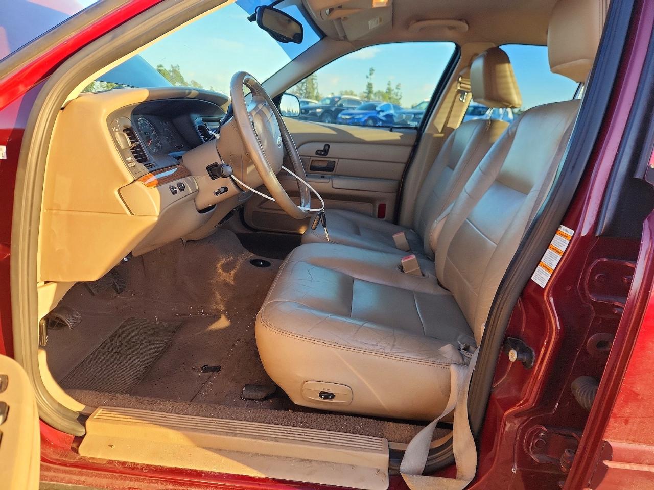 2004 Ford Crown Victoria Lx Burgundy vin: 2FAHP74W34X152602