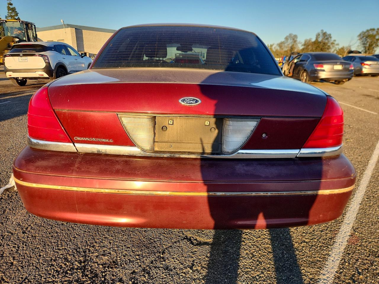 2004 Ford Crown Victoria Lx Burgundy vin: 2FAHP74W34X152602