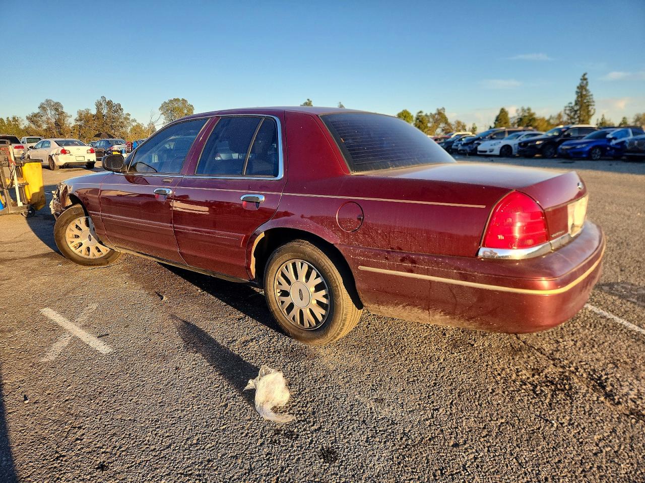 2004 Ford Crown Victoria Lx Burgundy vin: 2FAHP74W34X152602