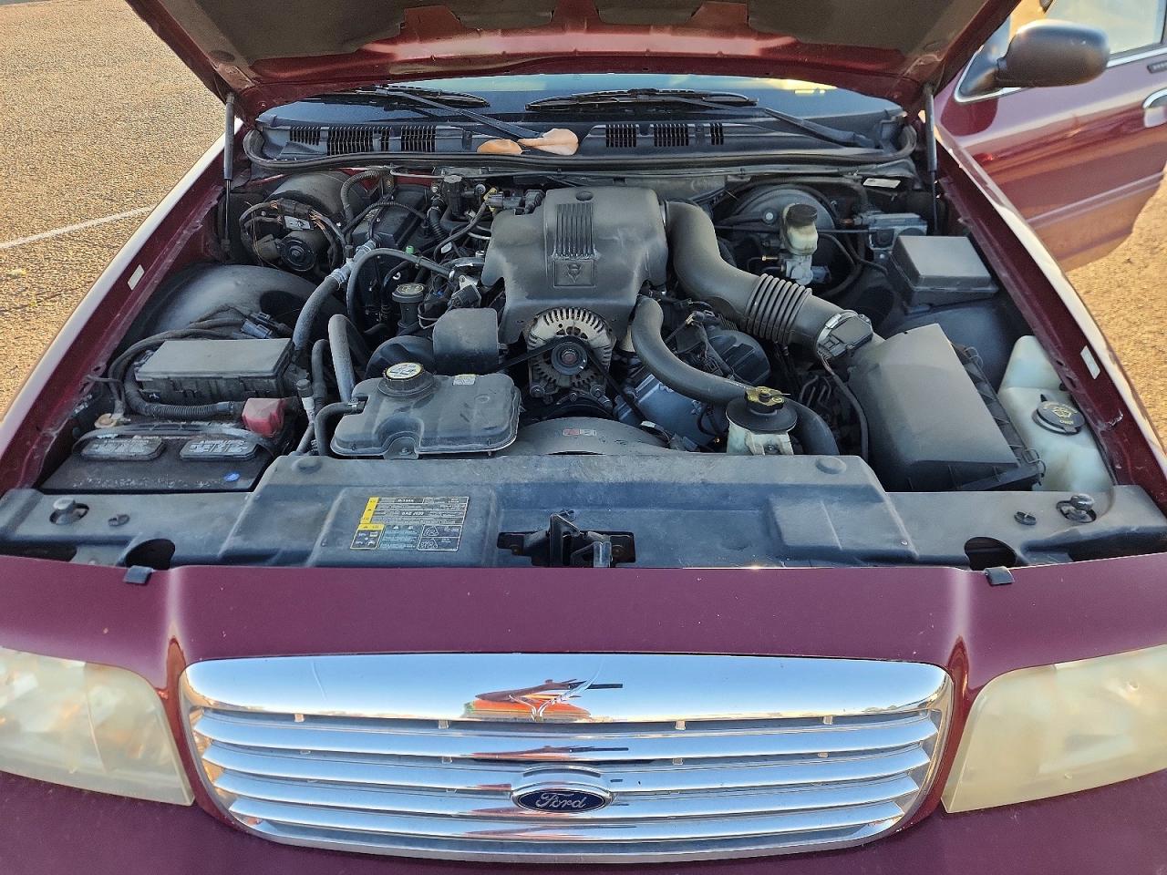 2004 Ford Crown Victoria Lx Burgundy vin: 2FAHP74W34X152602