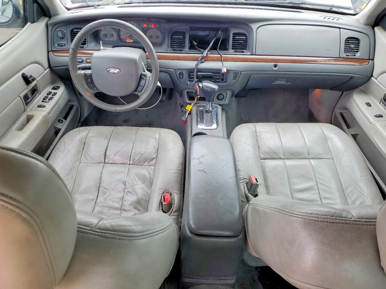 2005 Ford Crown Victoria Lx White vin: 2FAHP74W65X156015