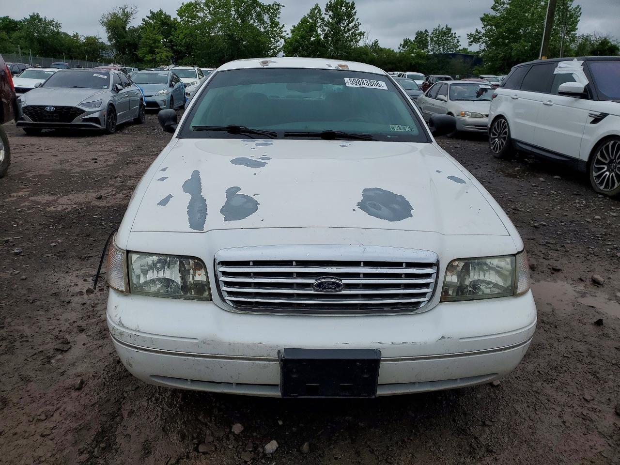 2005 Ford Crown Victoria Lx White vin: 2FAHP74W65X156015