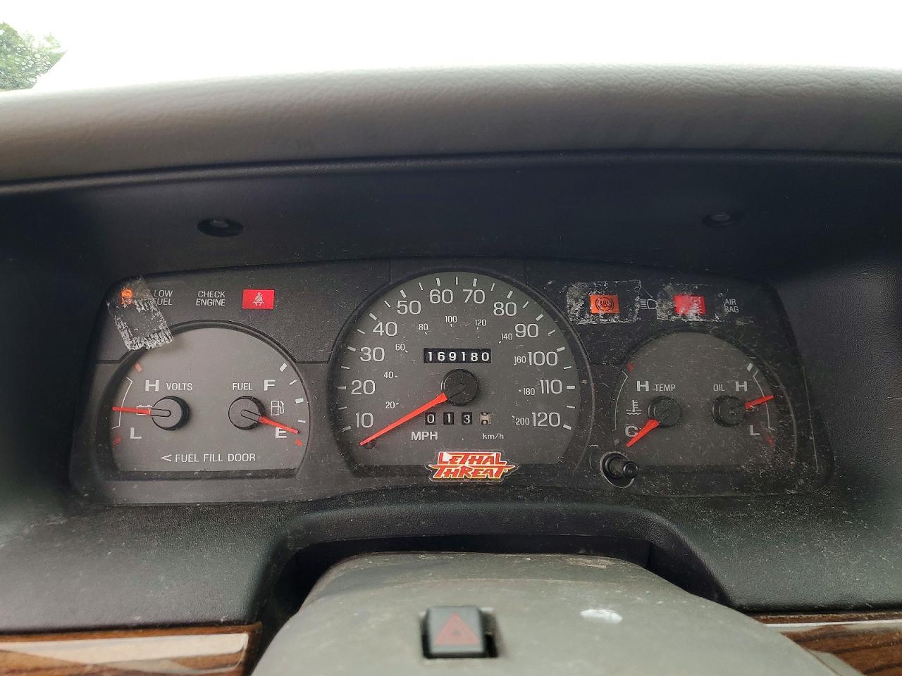 2005 Ford Crown Victoria Lx White vin: 2FAHP74W65X156015