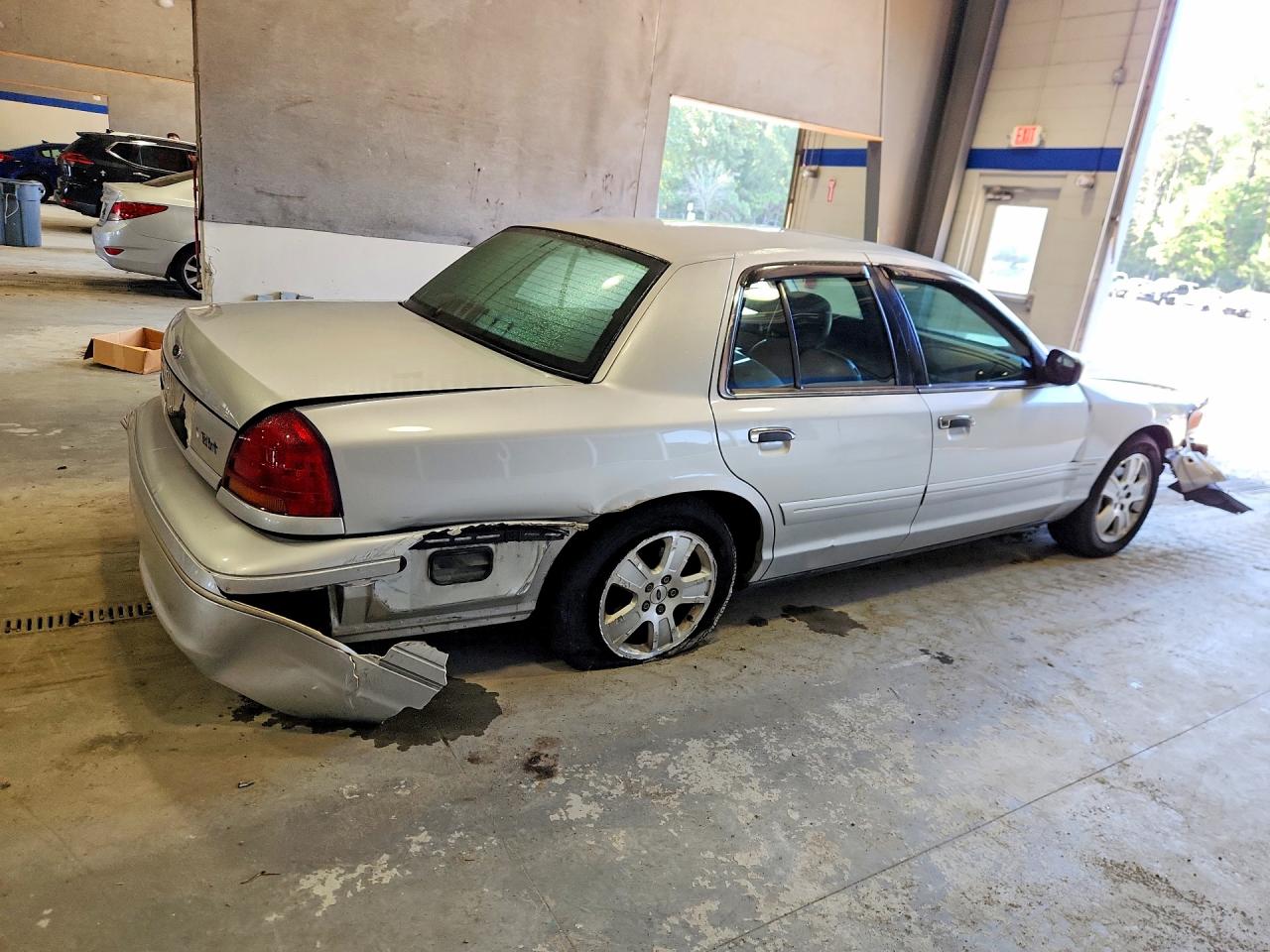 2003 Ford Crown Victoria Lx Silver vin: 2FAHP74W73X160992