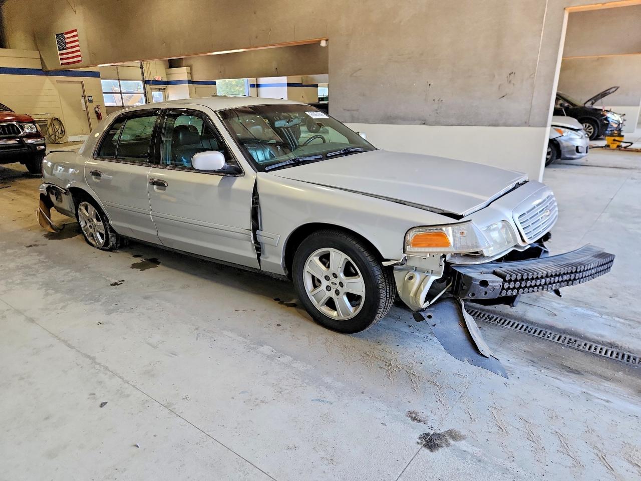 2003 Ford Crown Victoria Lx Silver vin: 2FAHP74W73X160992