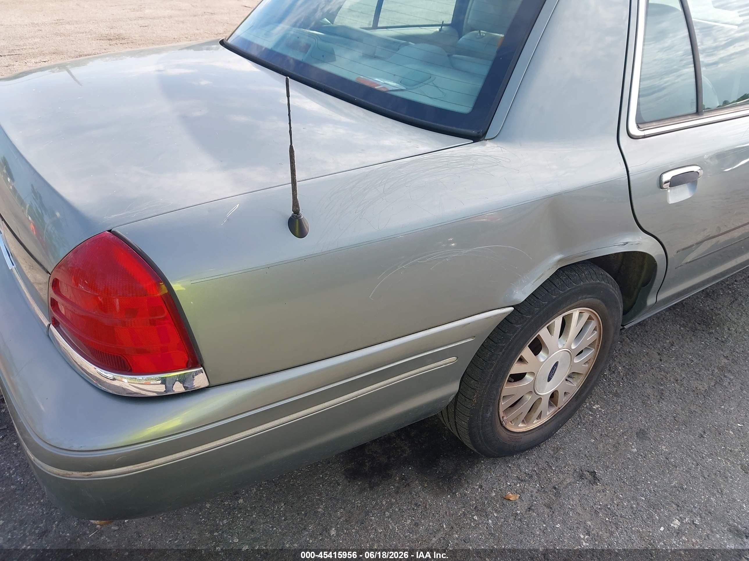 2005 Ford Crown Victoria Lx/lx Sport Light Blue vin: 2FAHP74W75X105977
