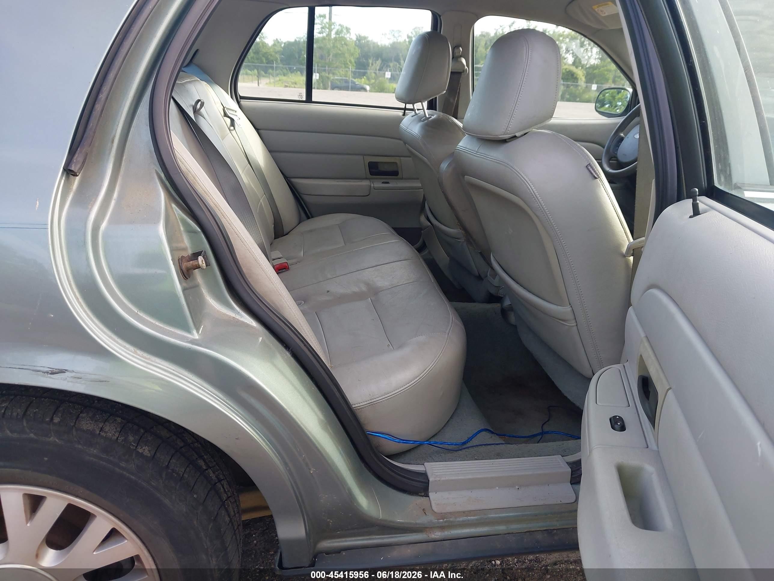 2005 Ford Crown Victoria Lx/lx Sport Light Blue vin: 2FAHP74W75X105977