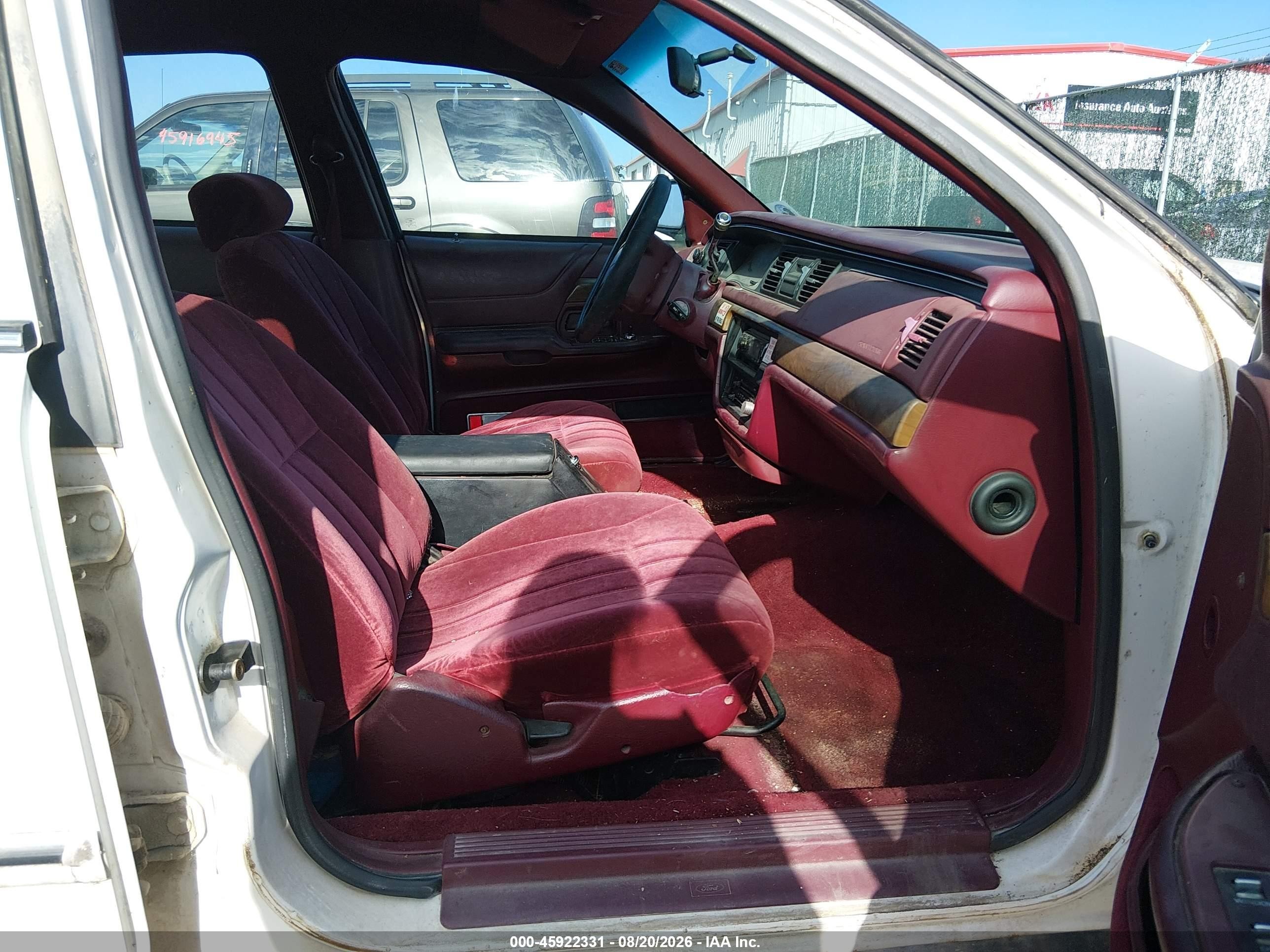 1994 Ford Crown Victoria Police Interceptor White vin: 2FALP71W7RX194969