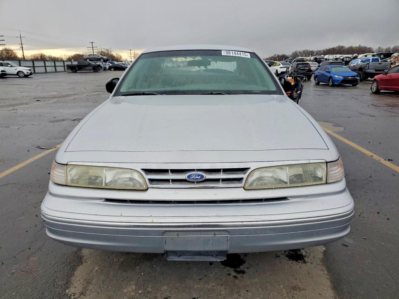 1996 Ford Crown Victoria Silver vin: 2FALP7367TX100254