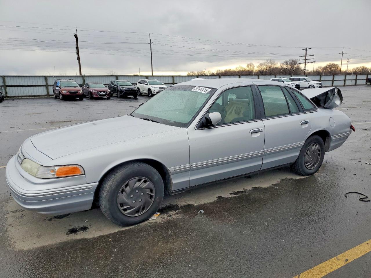 1996 Ford Crown Victoria Silver vin: 2FALP7367TX100254