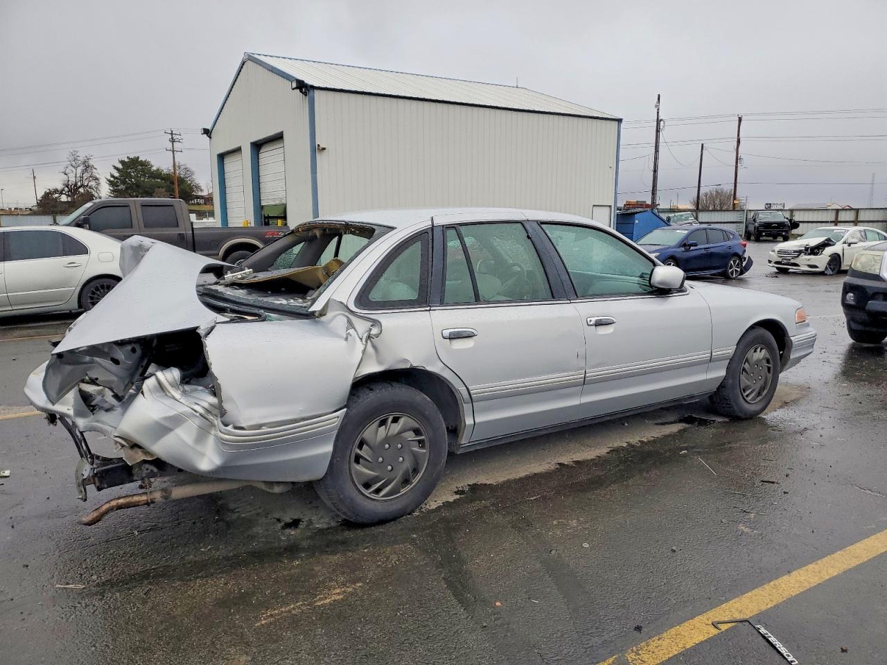 1996 Ford Crown Victoria Silver vin: 2FALP7367TX100254
