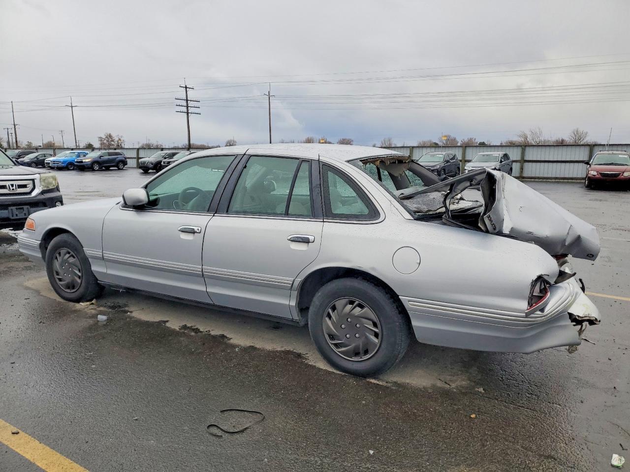 1996 Ford Crown Victoria Silver vin: 2FALP7367TX100254