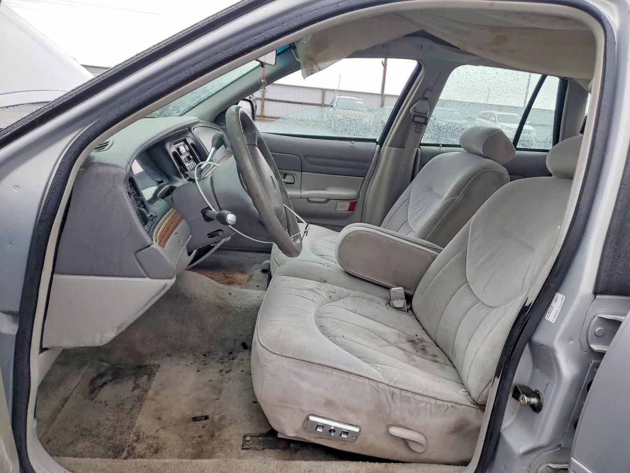 1996 Ford Crown Victoria Silver vin: 2FALP7367TX100254