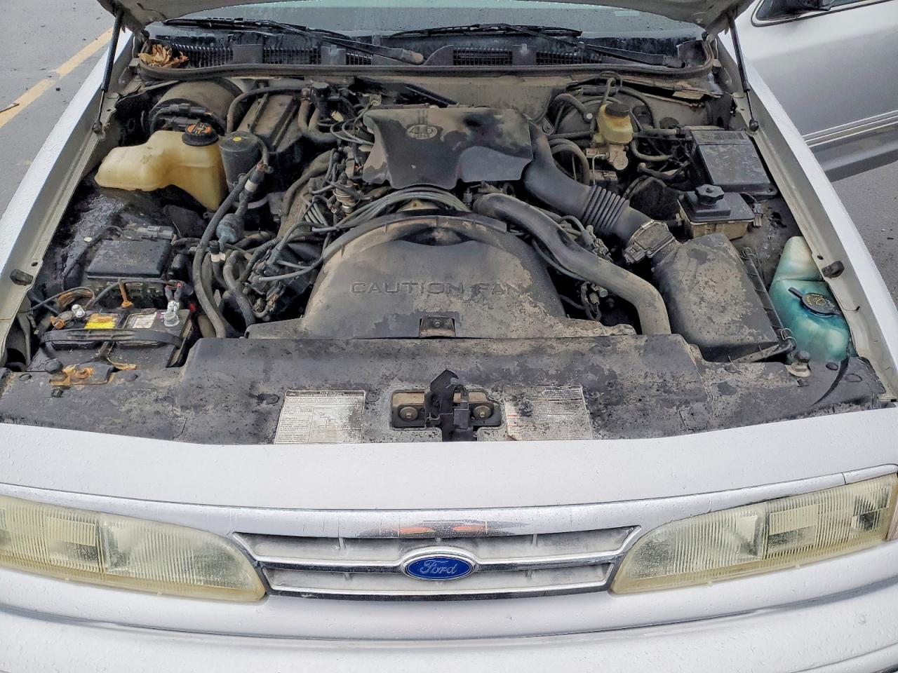 1996 Ford Crown Victoria Silver vin: 2FALP7367TX100254