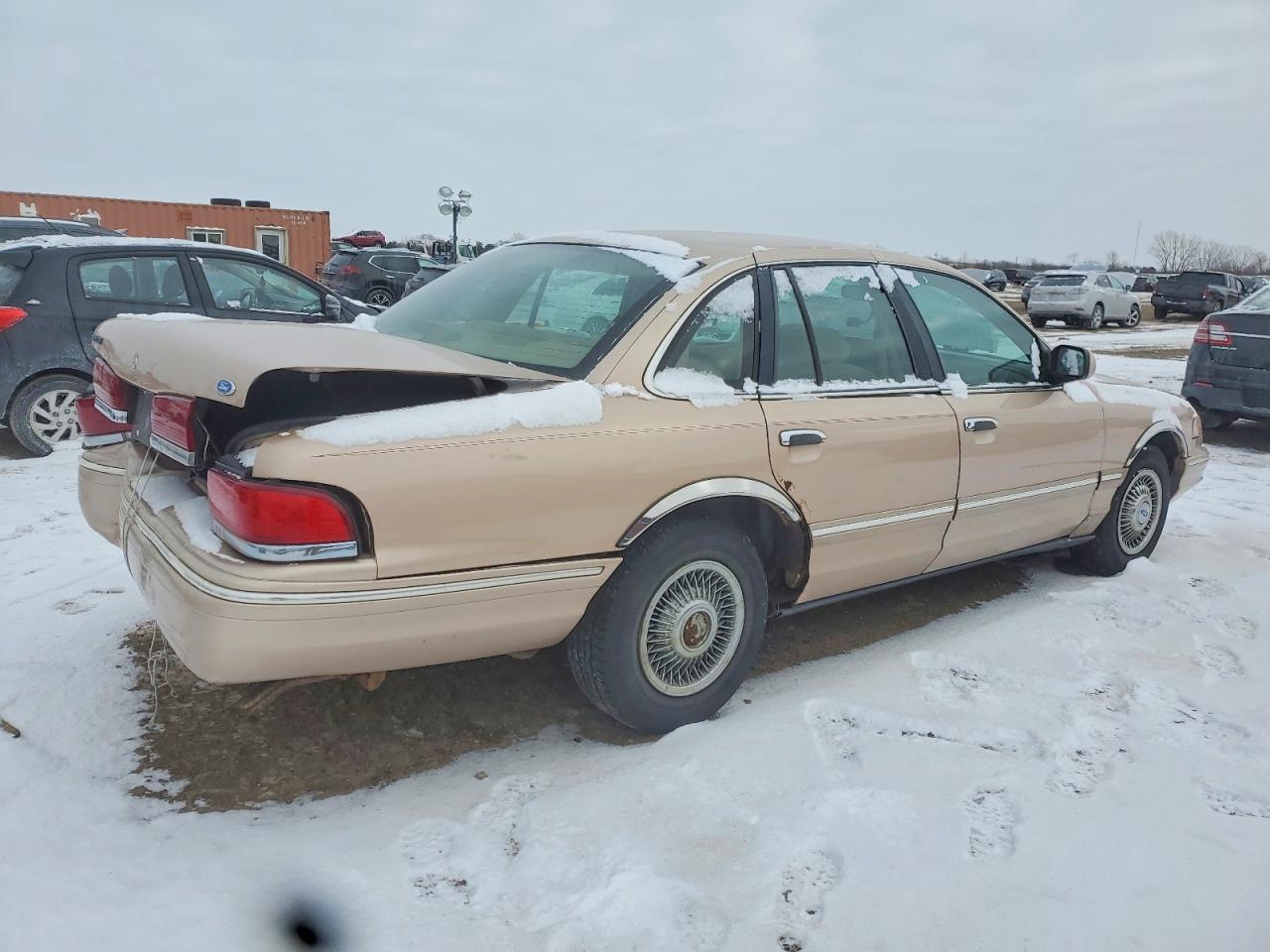 1996 Ford Crown Victoria Желто-коричневый vin: 2FALP73W0TX174812