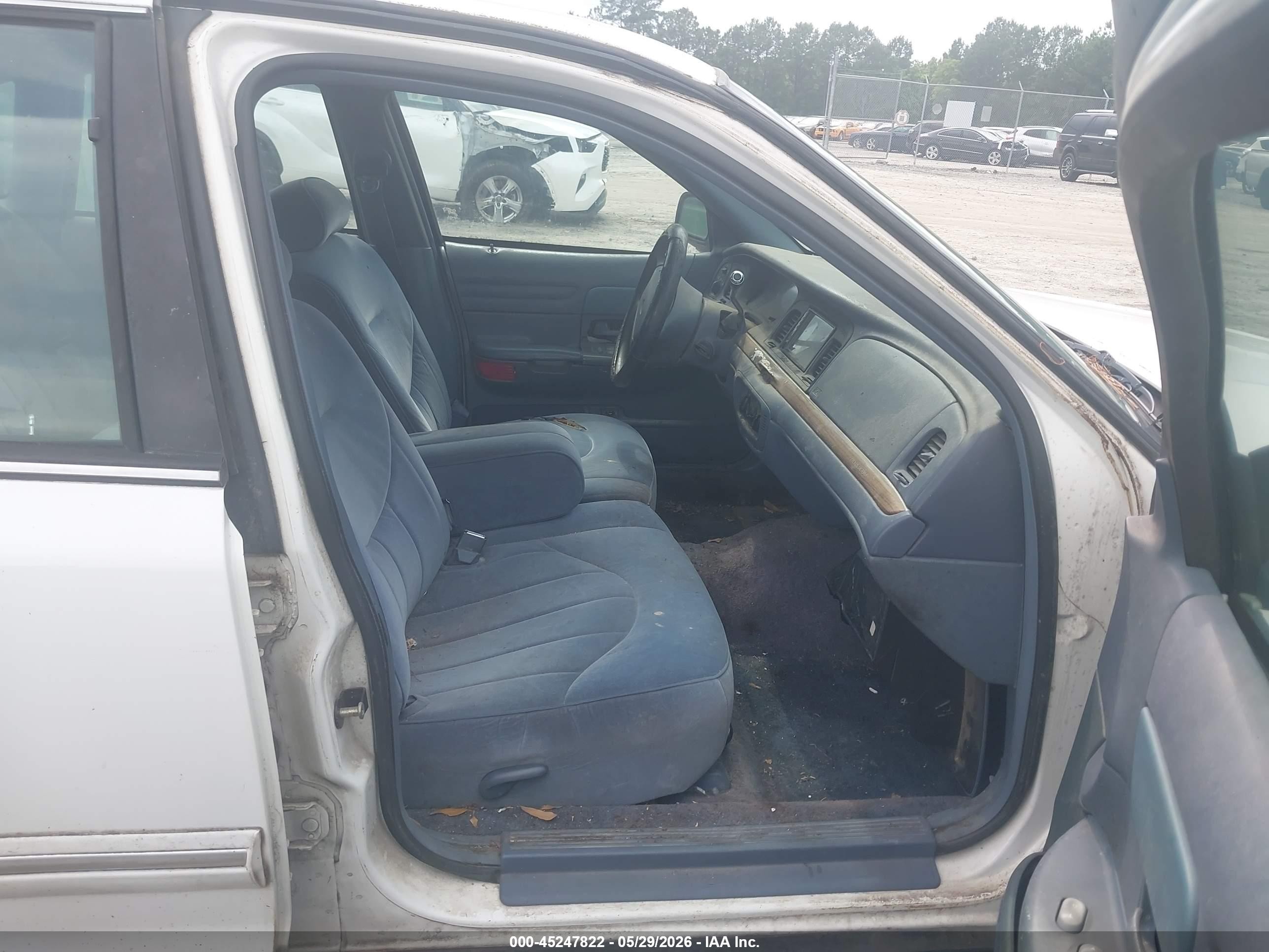 1997 Ford Crown Victoria   White vin: 2FALP73W0VX232601