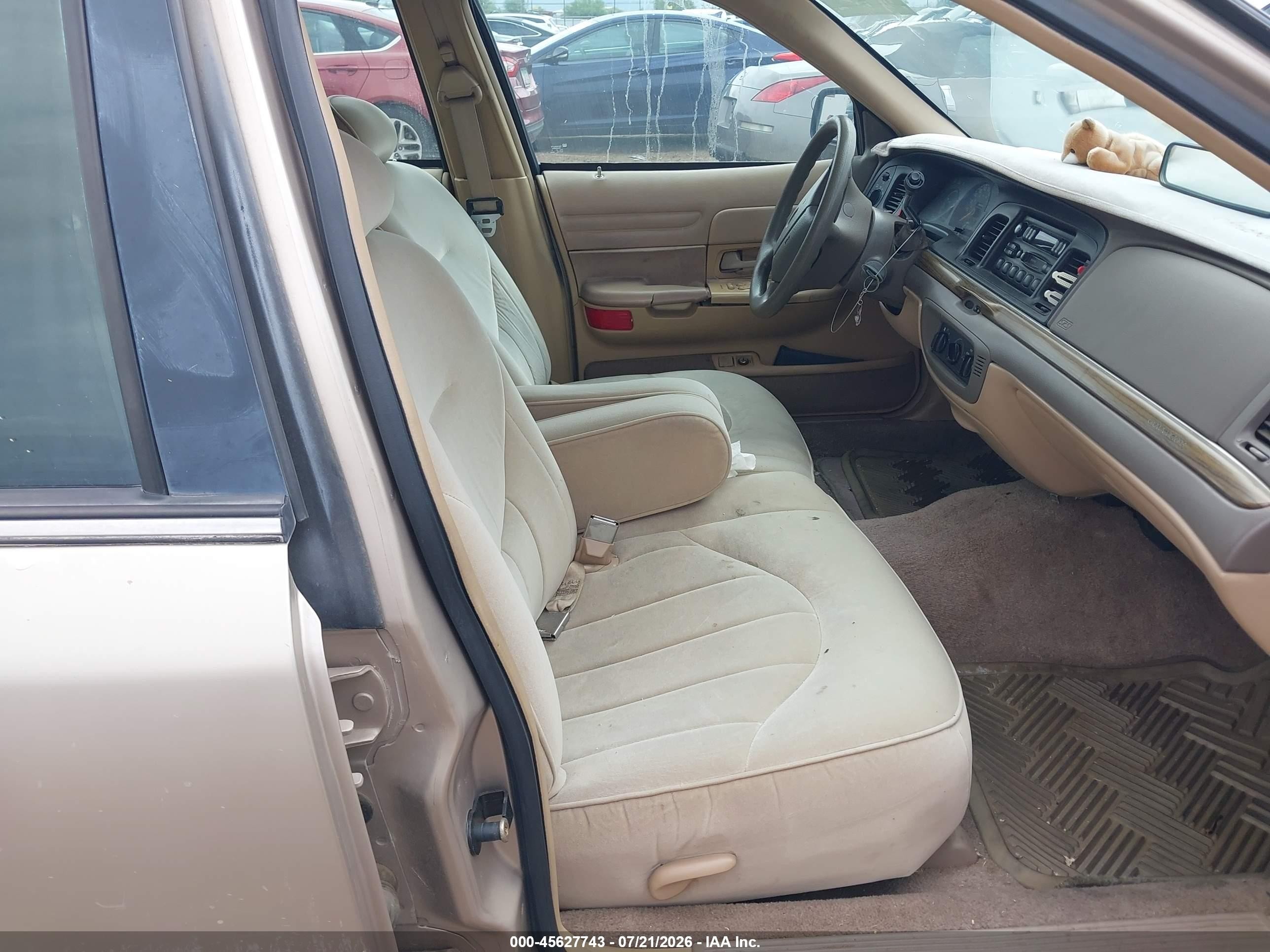 1997 Ford Crown Victoria   Champagne vin: 2FALP73W3VX109665