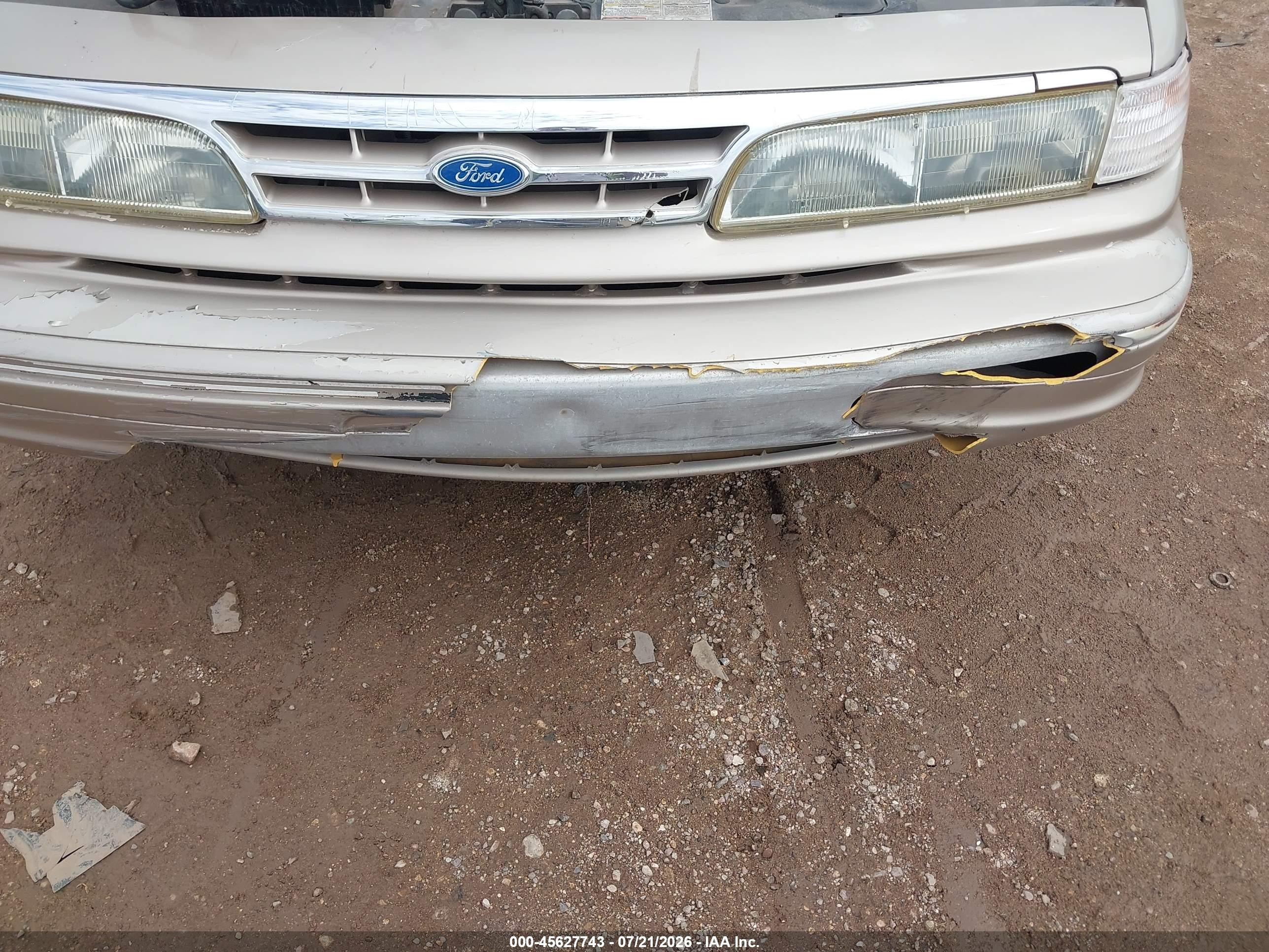 1997 Ford Crown Victoria   Champagne vin: 2FALP73W3VX109665