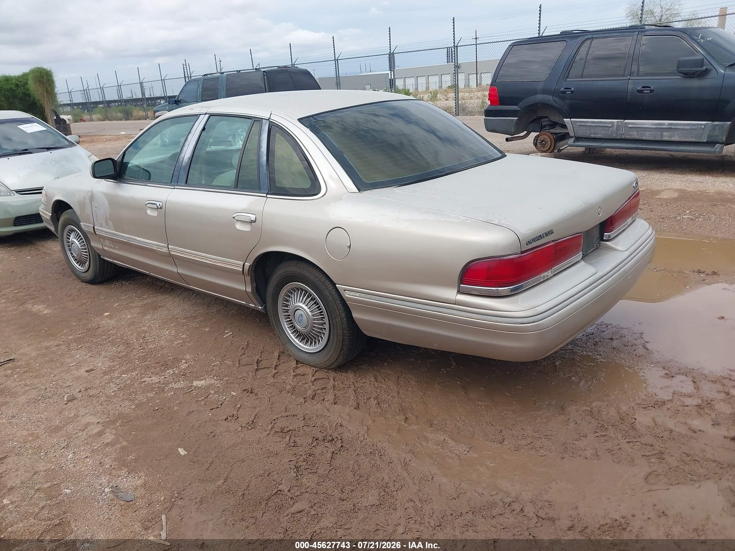 1997 Ford Crown Victoria   Champagne vin: 2FALP73W3VX109665