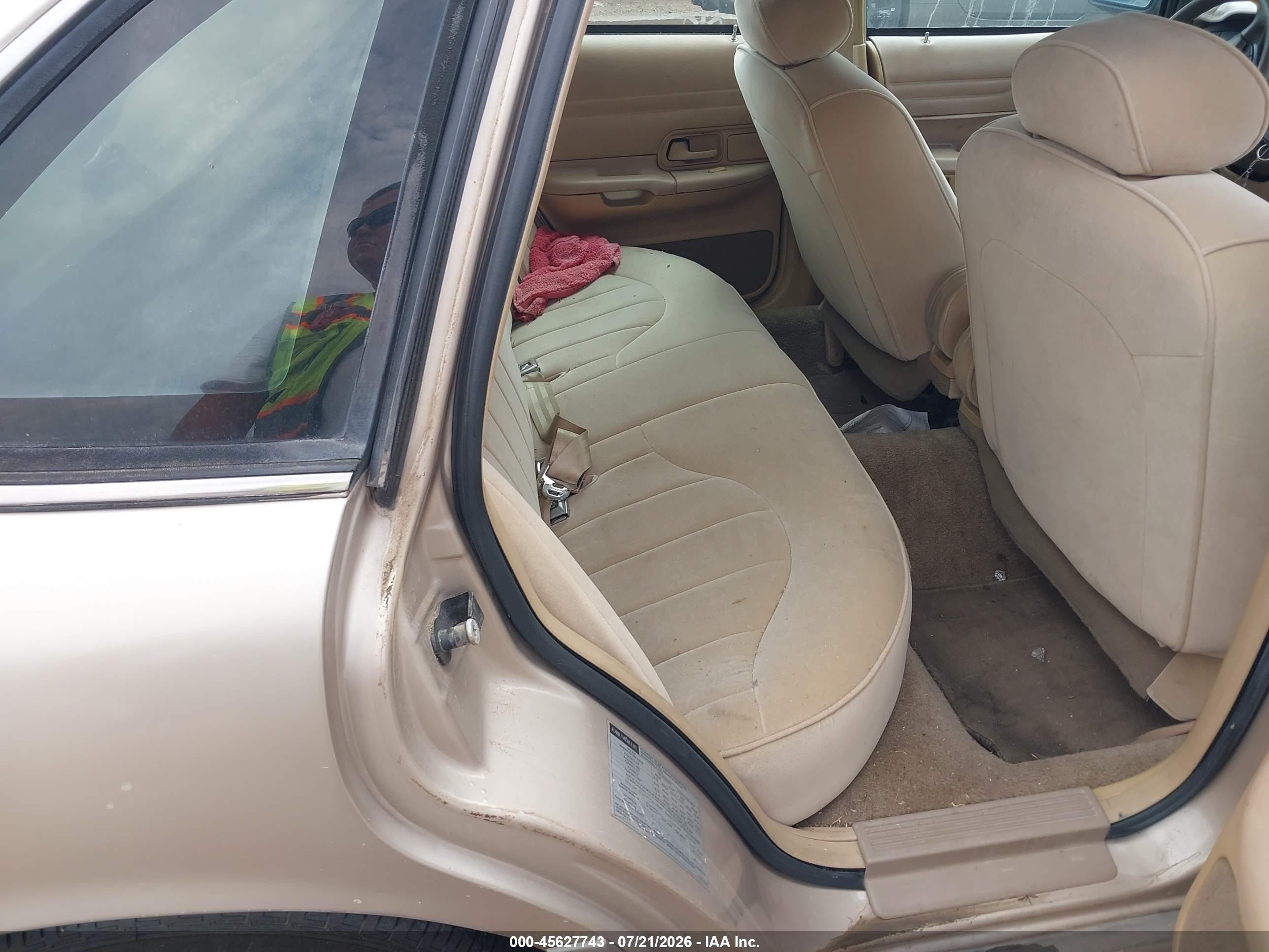 1997 Ford Crown Victoria   Champagne vin: 2FALP73W3VX109665