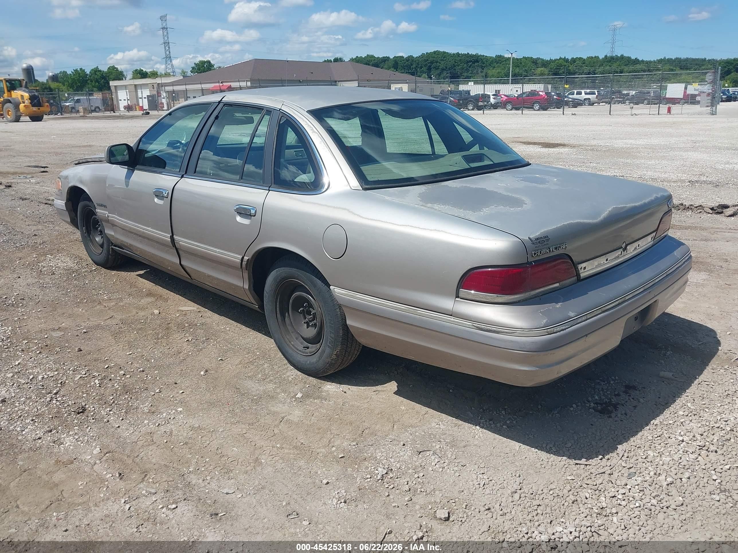 1994 Ford Crown Victoria   Champagne vin: 2FALP73W5RX169324