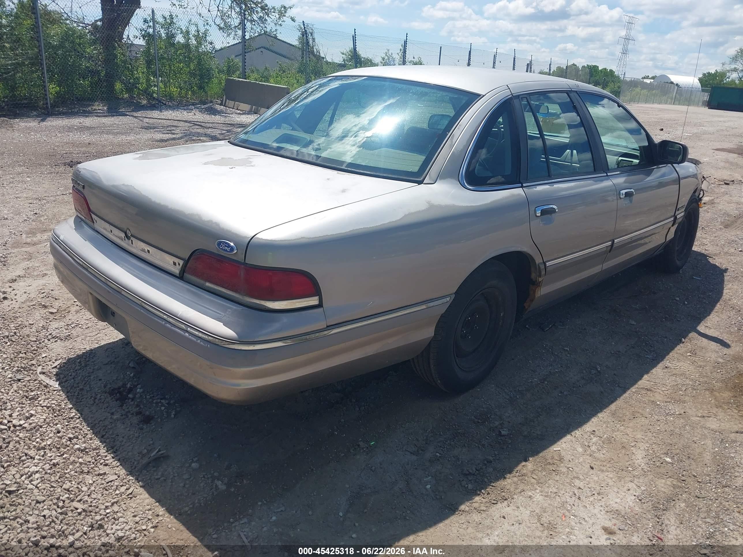 1994 Ford Crown Victoria   Champagne vin: 2FALP73W5RX169324