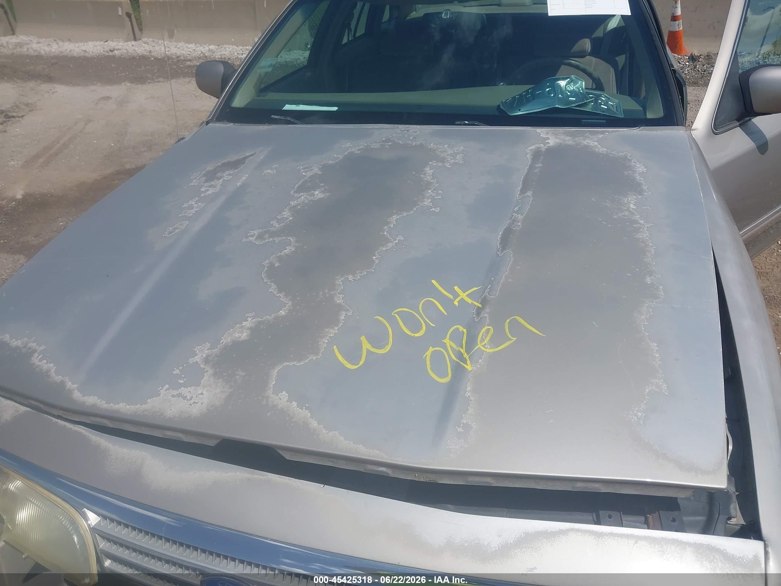 1994 Ford Crown Victoria   Champagne vin: 2FALP73W5RX169324