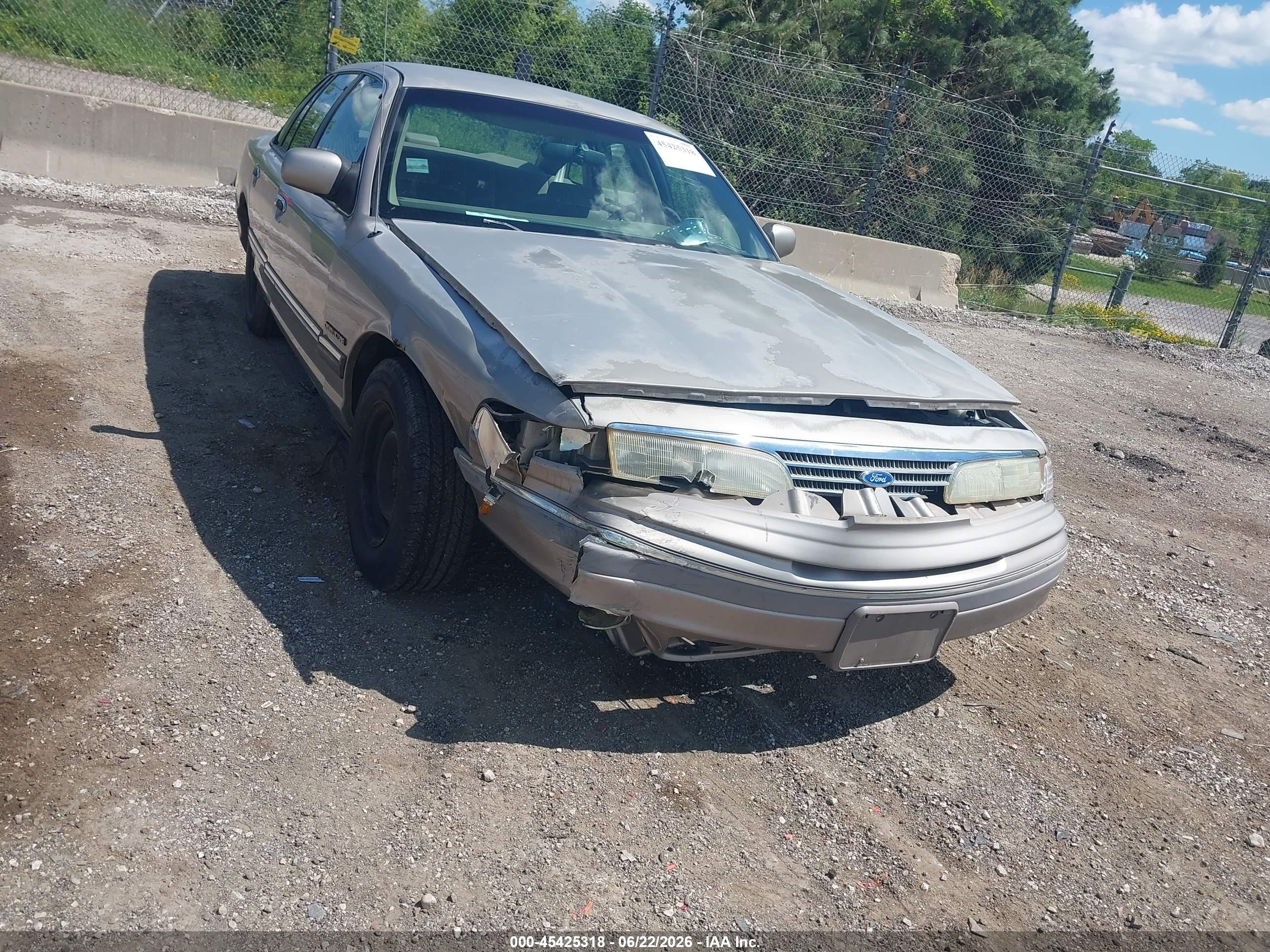 1994 Ford Crown Victoria   Champagne vin: 2FALP73W5RX169324