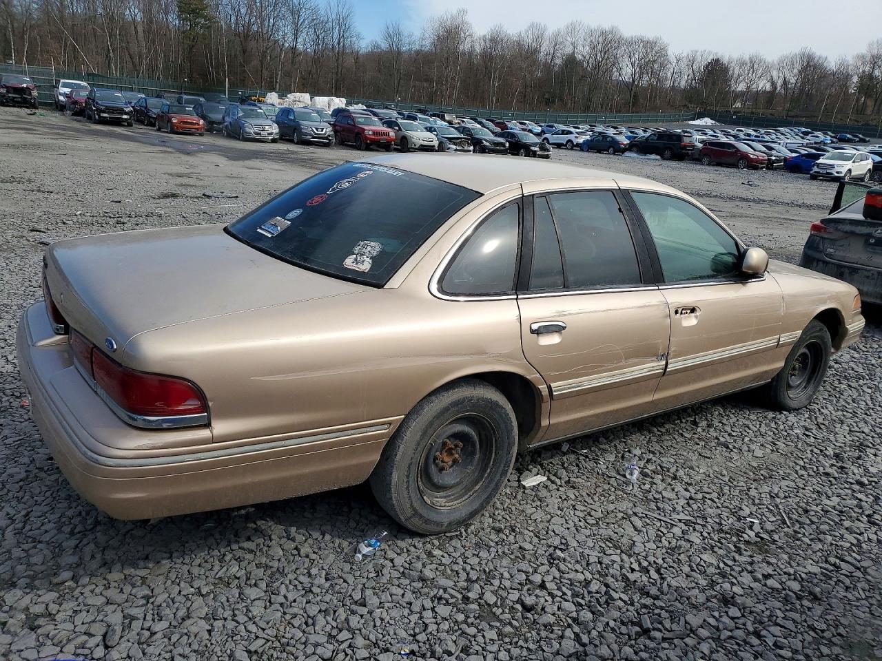 1996 Ford Crown Victoria Золотой vin: 2FALP73W5TX187510