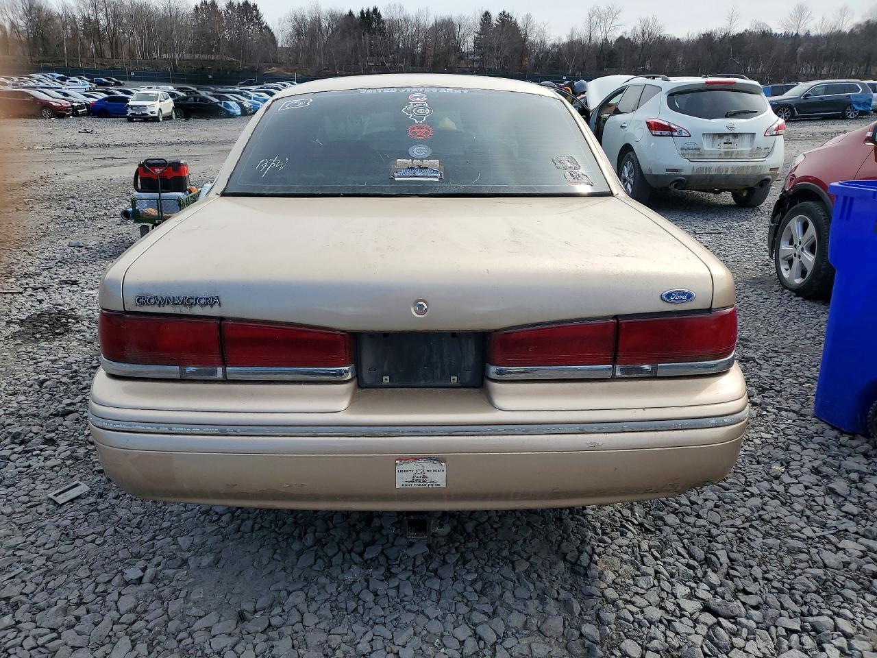 1996 Ford Crown Victoria Золотой vin: 2FALP73W5TX187510