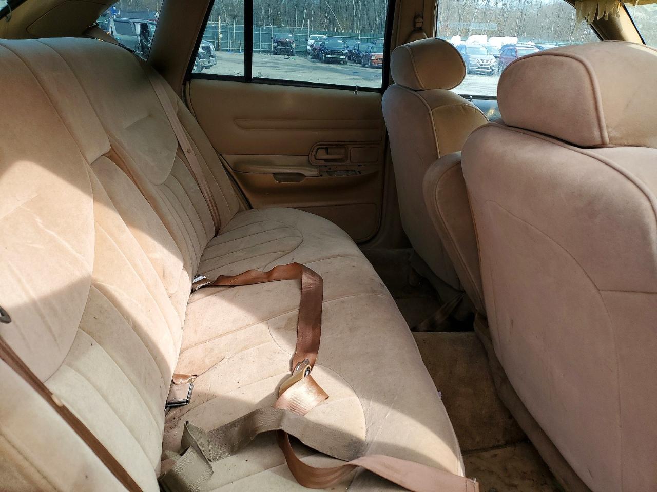 1996 Ford Crown Victoria Золотой vin: 2FALP73W5TX187510