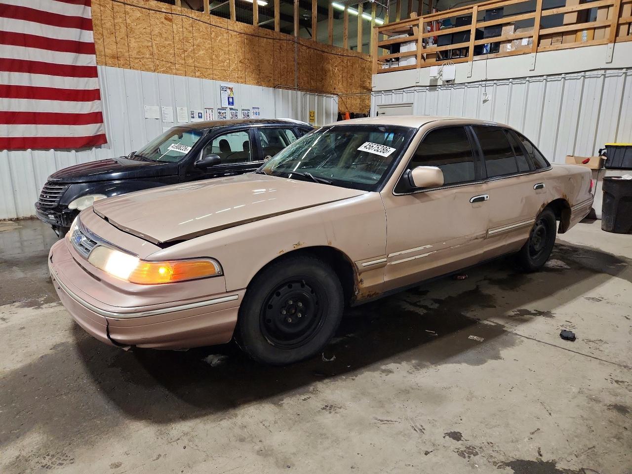 1996 Ford Crown Victoria Beige vin: 2FALP73W6TX147470