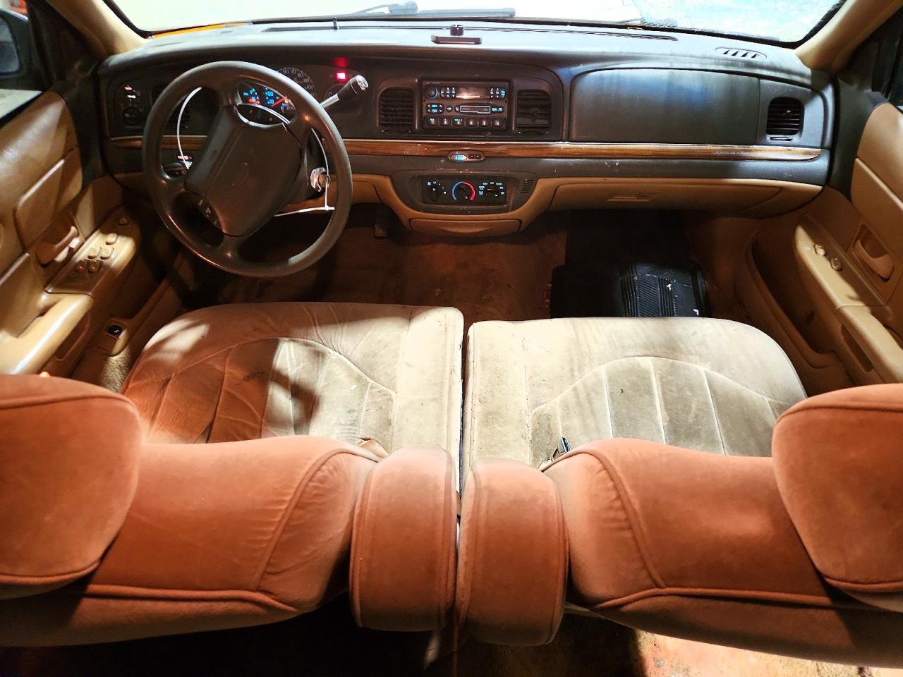1996 Ford Crown Victoria Beige vin: 2FALP73W6TX147470