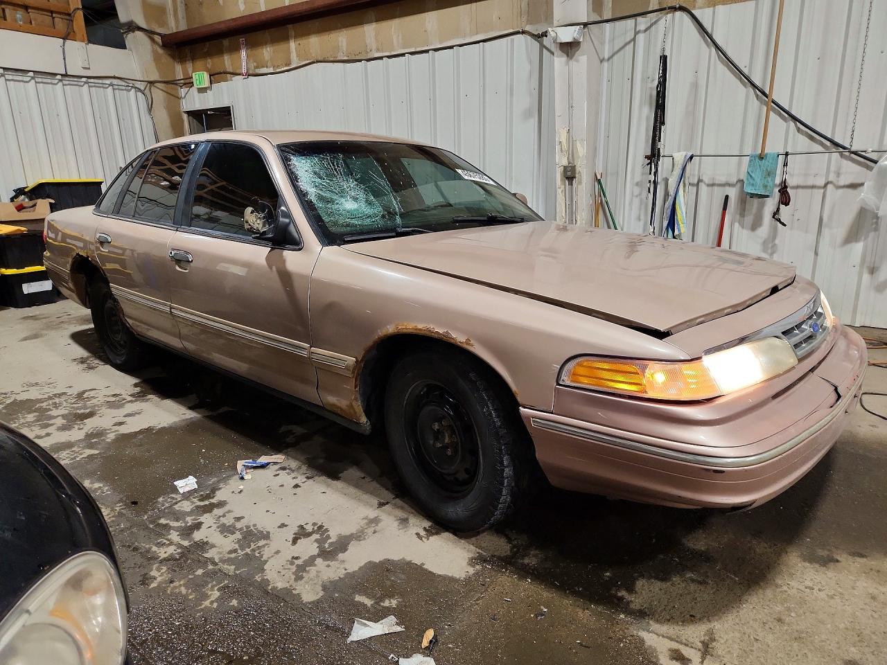1996 Ford Crown Victoria Beige vin: 2FALP73W6TX147470