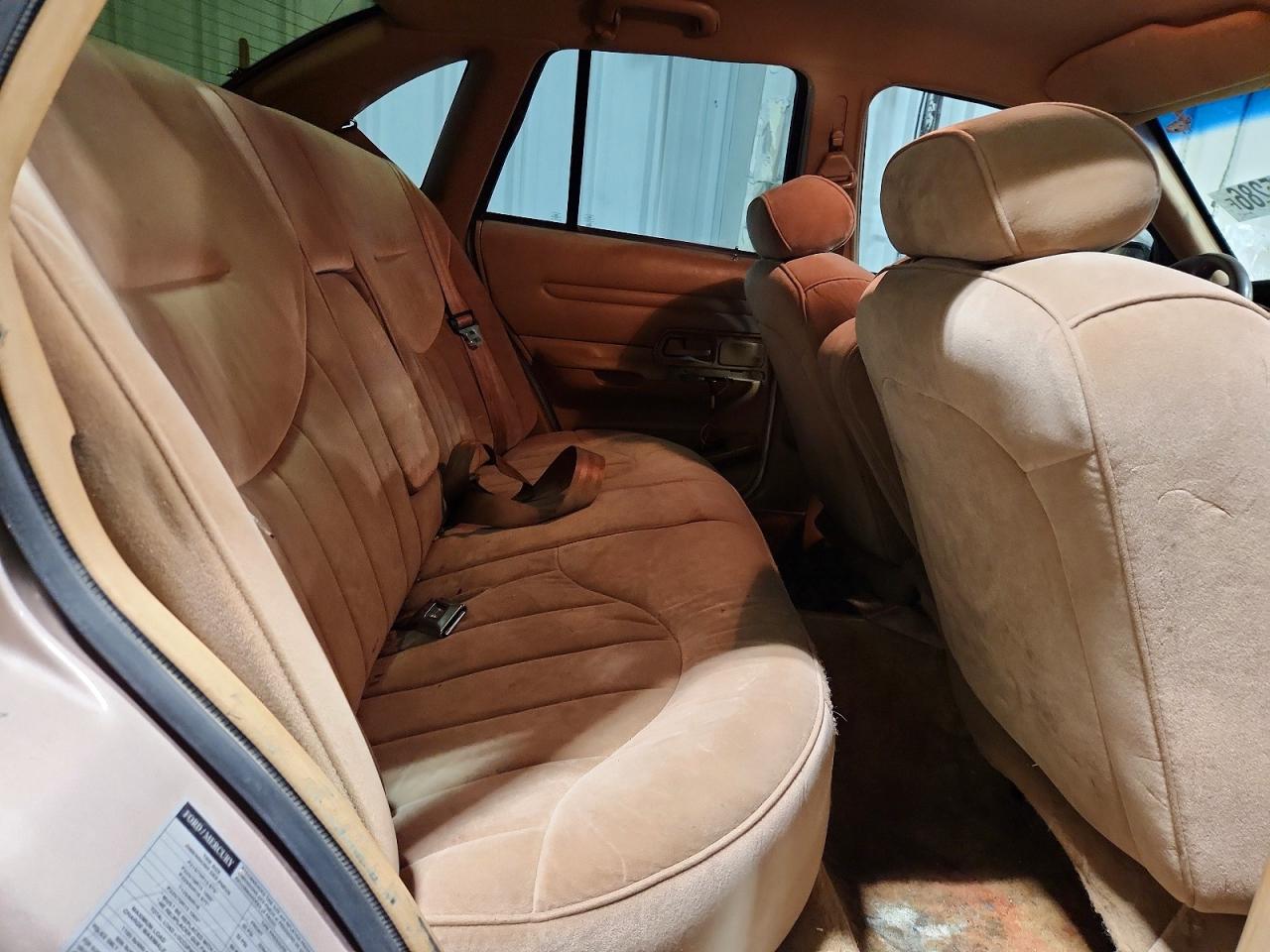 1996 Ford Crown Victoria Beige vin: 2FALP73W6TX147470