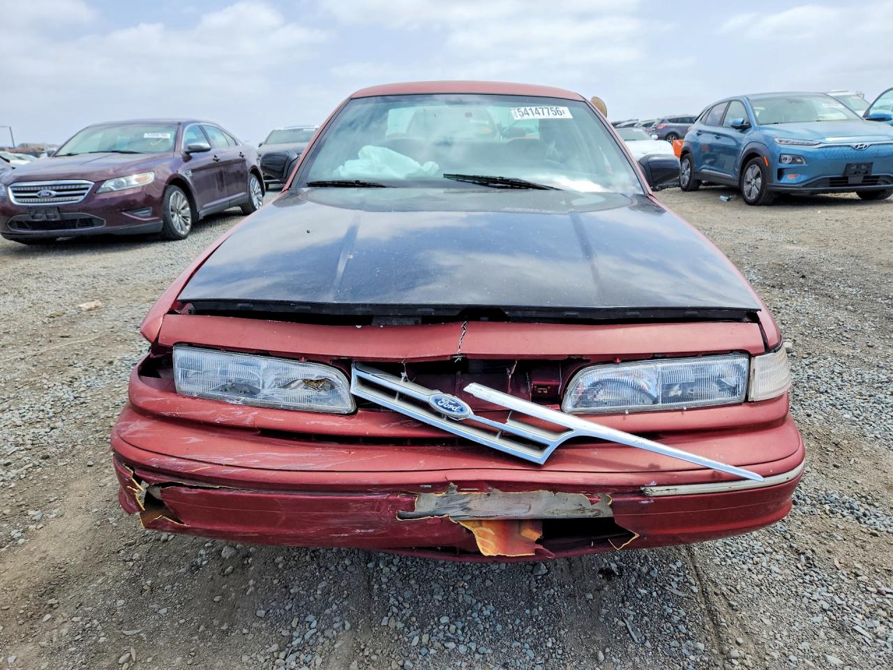1997 Ford Crown Victoria Burgundy vin: 2FALP73W9VX113655