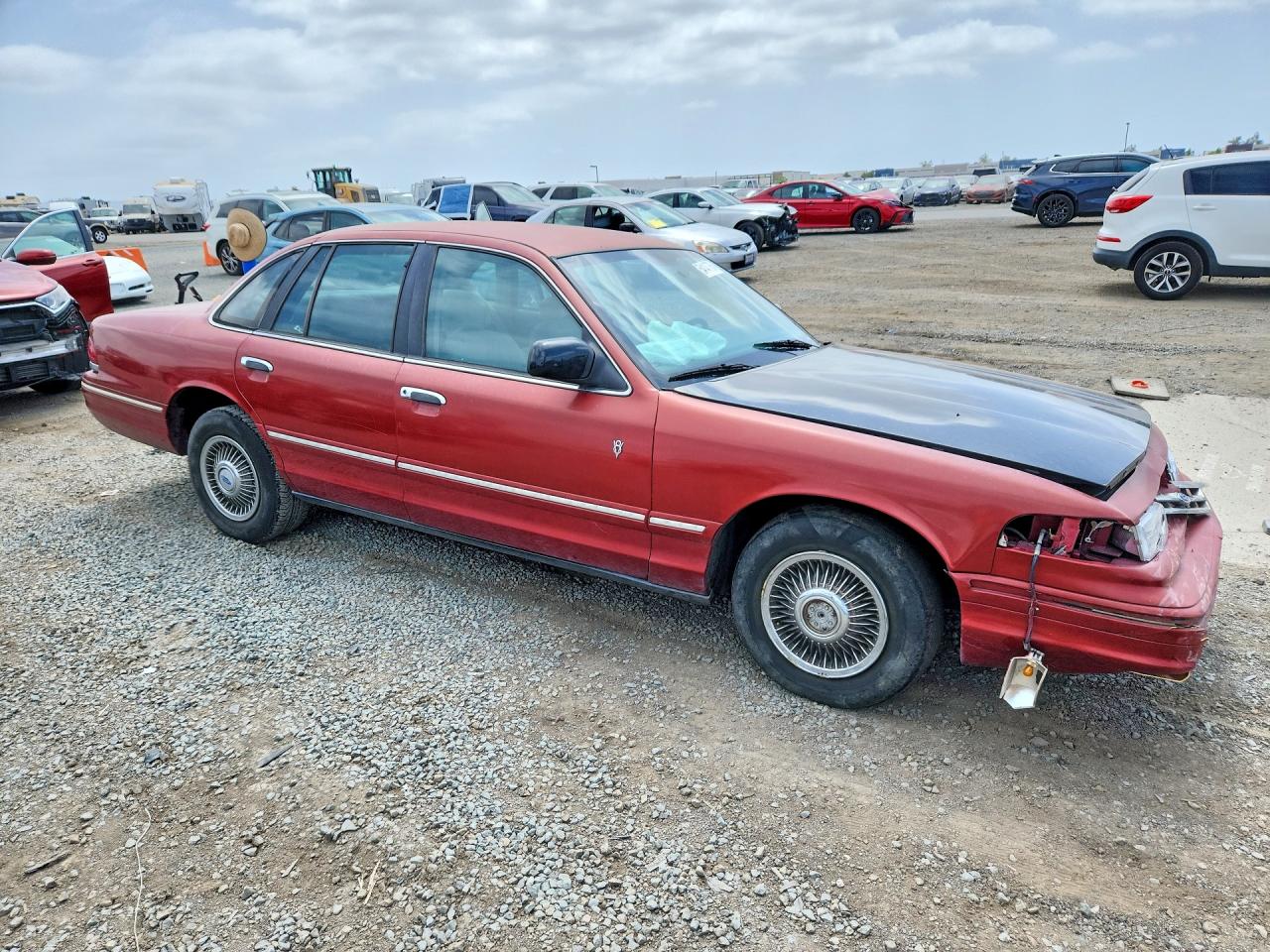 1997 Ford Crown Victoria Burgundy vin: 2FALP73W9VX113655