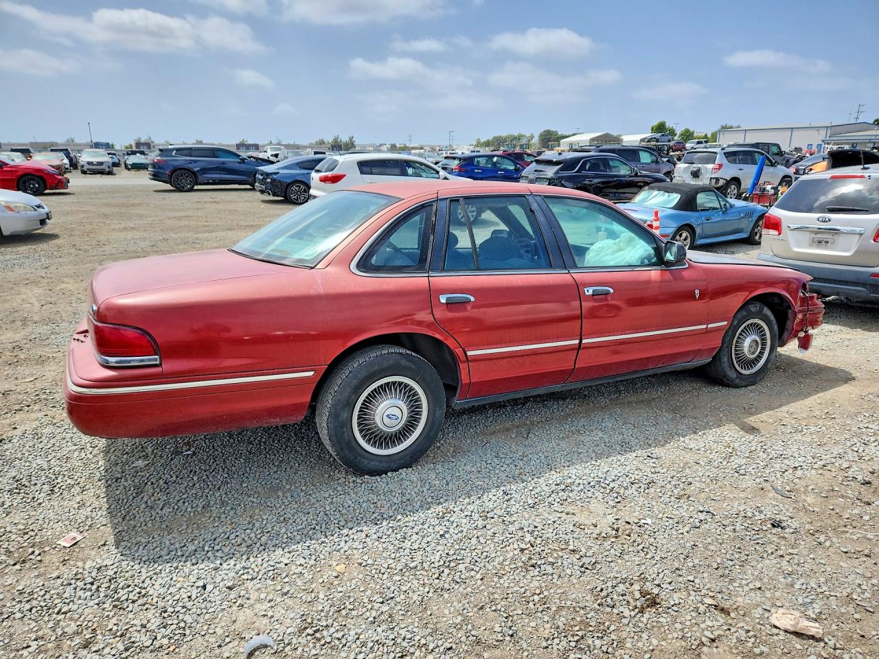 1997 Ford Crown Victoria Burgundy vin: 2FALP73W9VX113655