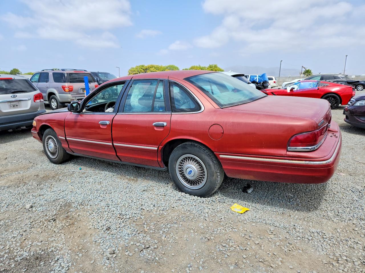 1997 Ford Crown Victoria Burgundy vin: 2FALP73W9VX113655
