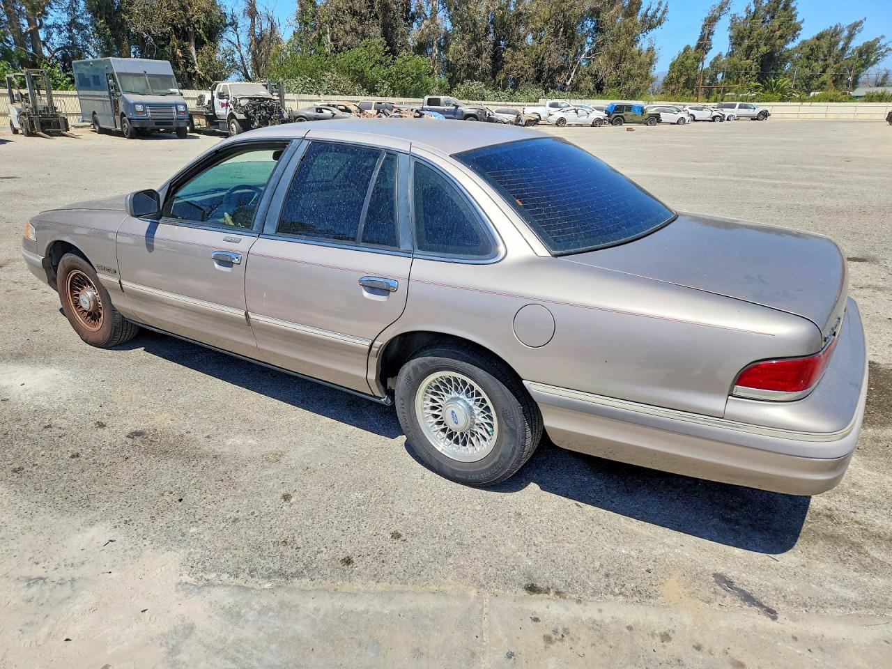 1994 Ford Crown Victoria Lx Tan vin: 2FALP74W0RX170038