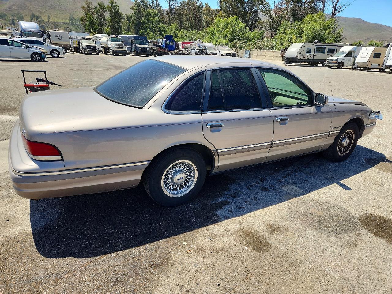 1994 Ford Crown Victoria Lx Tan vin: 2FALP74W0RX170038