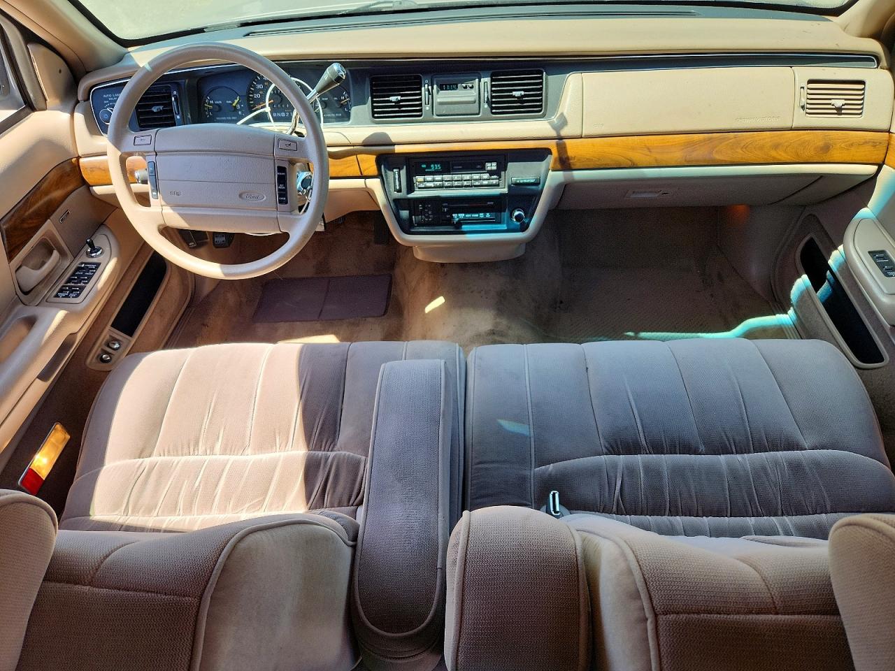 1994 Ford Crown Victoria Lx Tan vin: 2FALP74W0RX170038