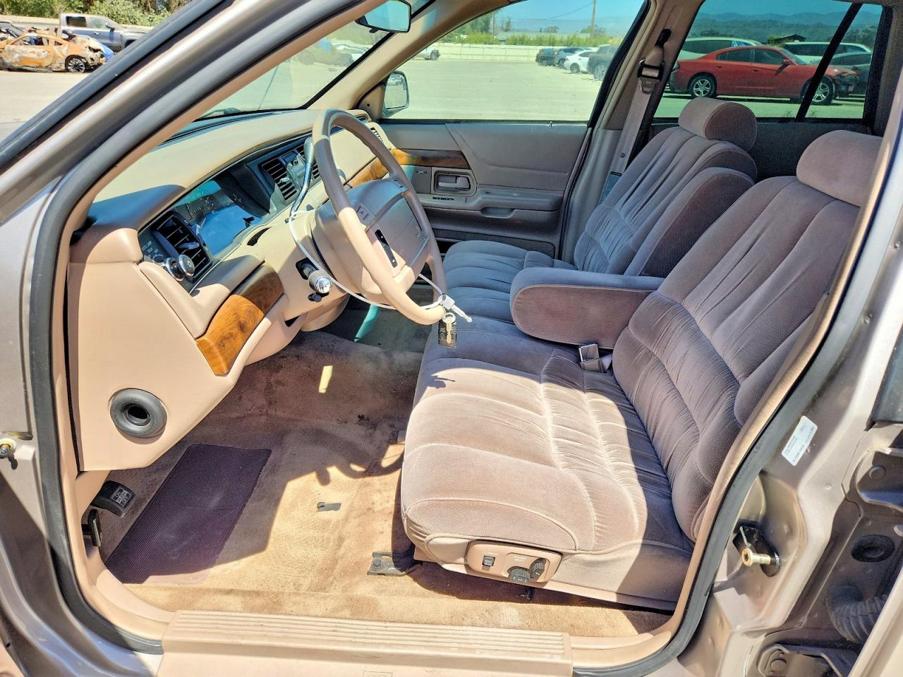 1994 Ford Crown Victoria Lx Tan vin: 2FALP74W0RX170038